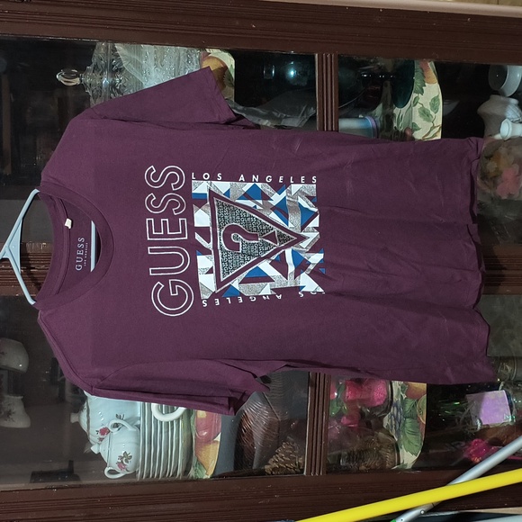 Men's Guess T shirt - Picture 2 of 2